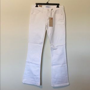 NWT White Levi’s 518 Bootcut Jeans, 9M/29